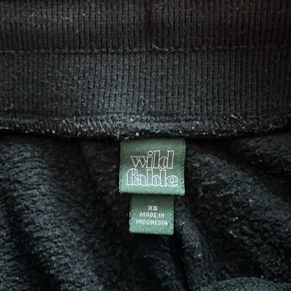 Wild fable black with white drawstring and 2 front side pockets sweatpants - Picture 5 of 8